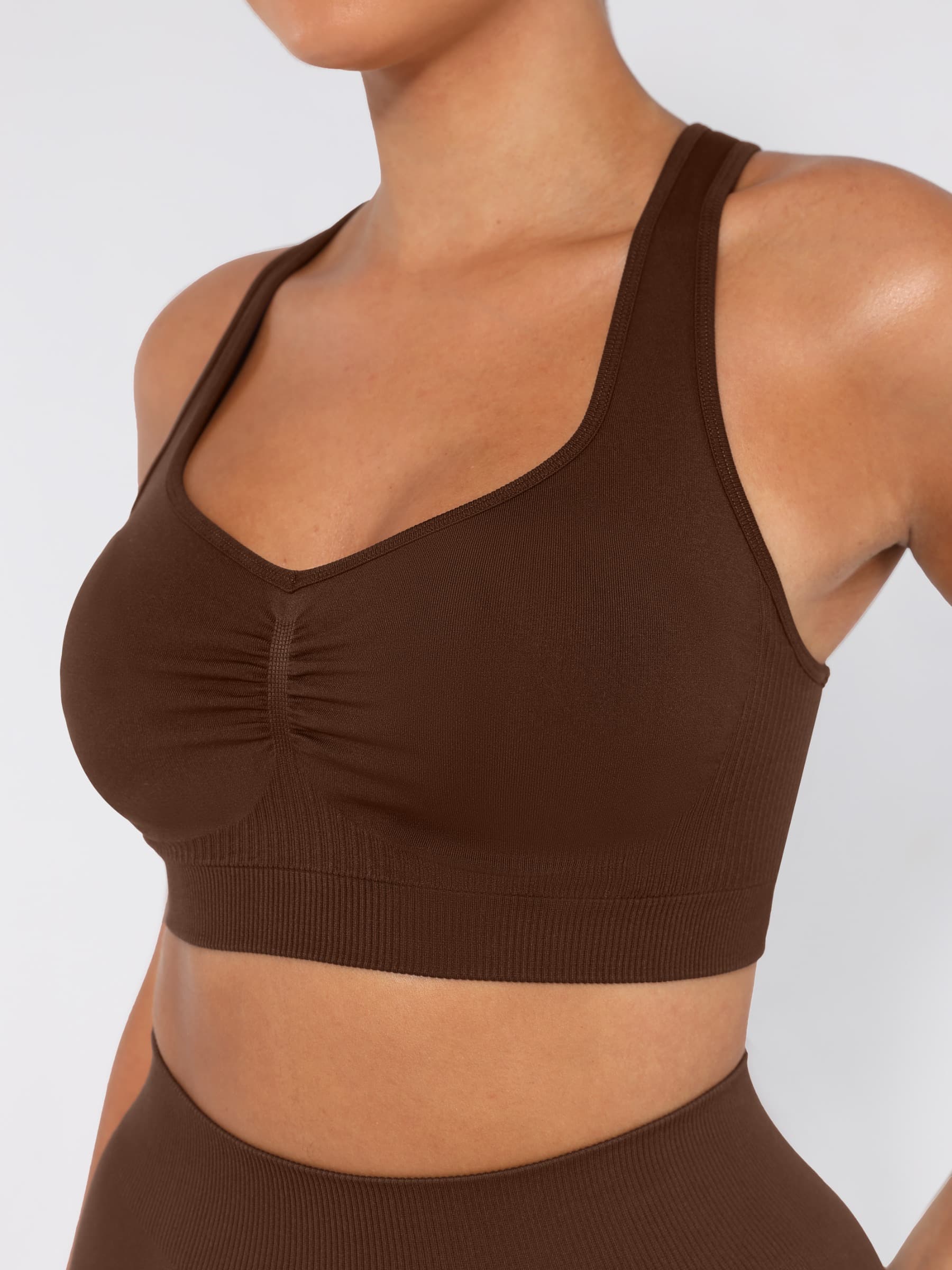 טופ ספורט Seamless עם תמיכה גבוהה גב רייסר עם קאפים נשלפים
